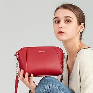 Bolso bandolera pequeño con forma trapezoidal de David Jones